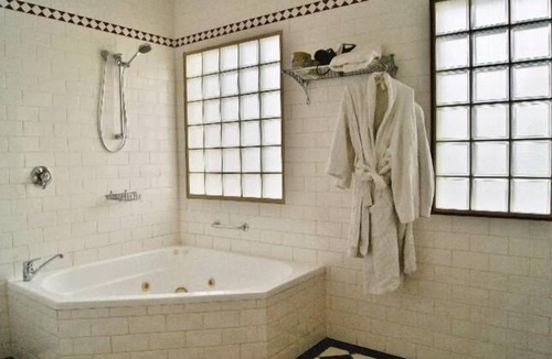 North Adelaide Hotel | Fire Station Inn - Fire Engine Suite with Spa