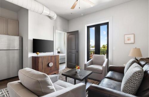 Cannonborough Elliotborough House | Fire Tower Luxe 2BR KingSuites & Private Balcony