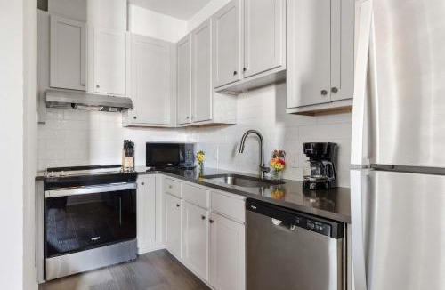 Cannonborough Elliotborough House | Fire Tower Luxe 2BR KingSuites & Private Balcony