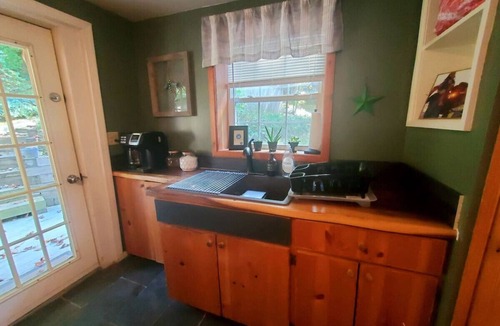 Hendersonville Cabin | Firefly Cabin-1930`s Retreat: Bikes, BBQ, walk dtn