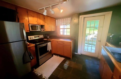 Hendersonville Cabin | Firefly Cabin-1930`s Retreat: Bikes, BBQ, walk dtn