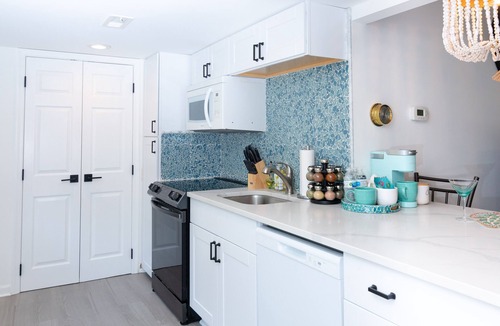 Cape Saint Claire Cottage | Firefly Cottage at the Cape, Hot Tub, Community beach, Strawberry festival, USNA