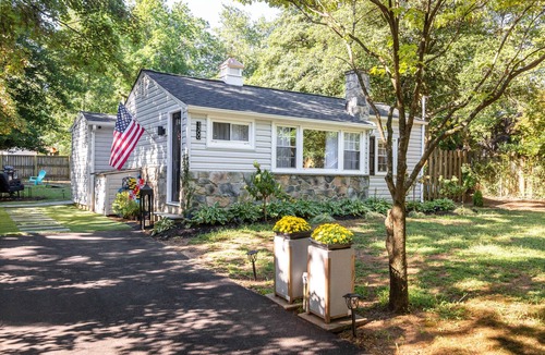 Cape Saint Claire Cottage | Firefly Cottage at the Cape, Hot Tub, Community beach, Strawberry festival, USNA
