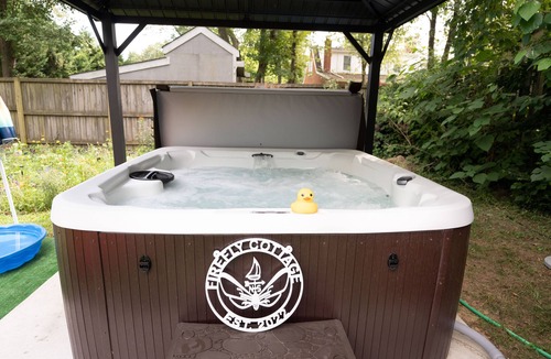 Cape Saint Claire Cottage | Firefly Cottage at the Cape, Hot Tub, Community beach, Strawberry festival, USNA