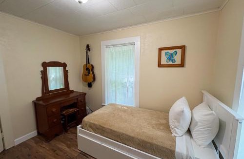 Hendersonville House | Firefly Cottage