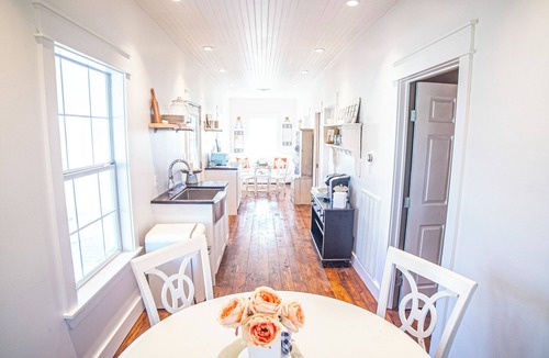 Brenham Cottage | Firefly Farms - Country Guest Cottage