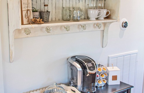 Brenham Cottage | Firefly Farms - Country Guest Cottage