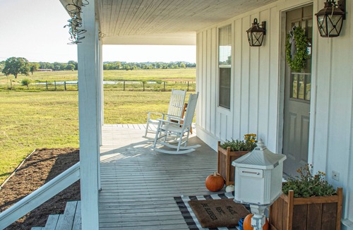 Brenham Cottage | Firefly Farms - Country Guest Cottage