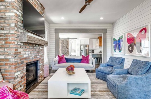 Eufaula House | Firefly Park Home with Private Hot Tub!