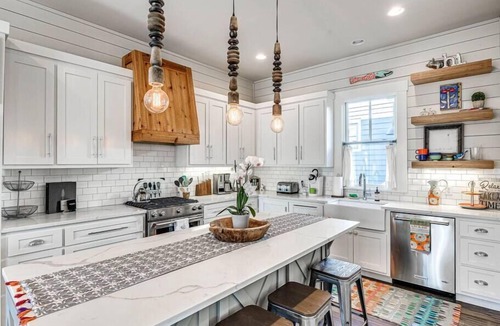 Eufaula House | Firefly Park Home with Private Hot Tub!