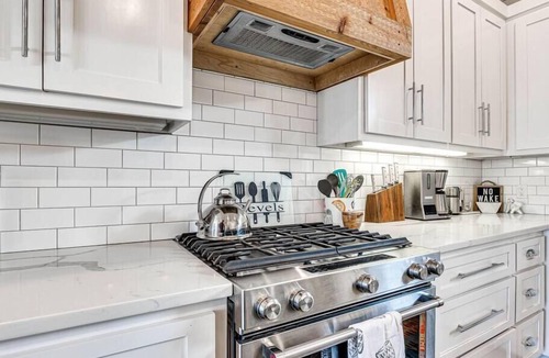 Eufaula House | Firefly Park Home with Private Hot Tub!