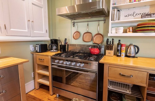 Elizabethtown Apartment | Firehouse Library Apartment