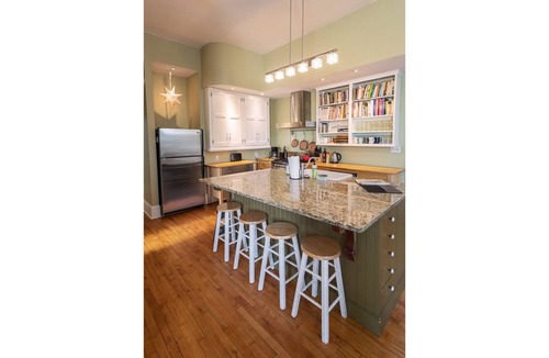 Elizabethtown Apartment | Firehouse Library Apartment