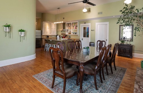 Elizabethtown Apartment | Firehouse Library Apartment