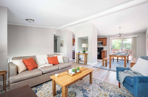 Wayne House | Firepit & 10mins to Speedway - Westside Splendor