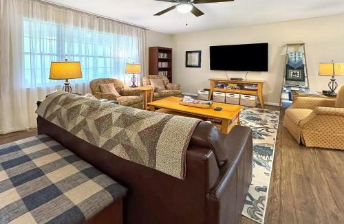 Vass House | Firepit, BBQ, Wheelchair ramp, SmartTV, King,Pets