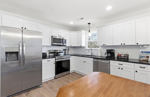 Fort Oglethorpe House | Firepit - Game Room - Dog Friendly - Fireplace