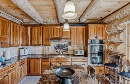 Hartland House | Firepit | Hot tub & Mountain Views! | Spruce Moose Lodge