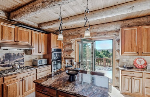 Hartland House | Firepit & Mountain Views! | Spruce Moose Lodge
