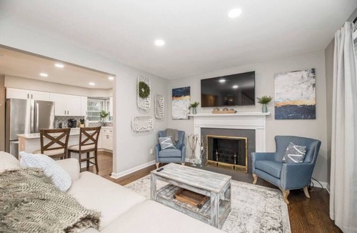 Lexington House | Firepit | Outdoor Deck | Great Location