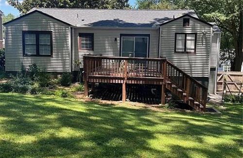 Sylvan Hills House | Firepit + Private Yard Walk to Perkerson Park
