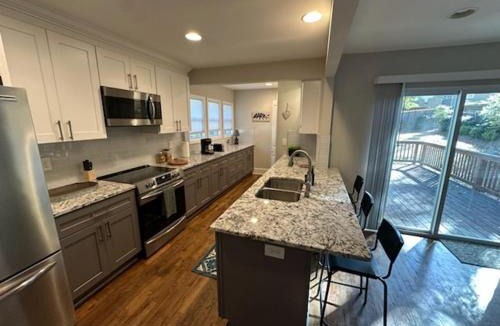 Sylvan Hills House | Firepit + Private Yard Walk to Perkerson Park