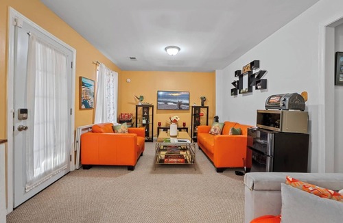 Centreville Apartment | Fireplace BBQ Grill Patio Treadmill