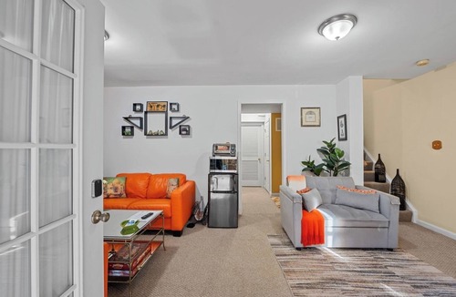 Centreville Apartment | Fireplace BBQ Grill Patio Treadmill