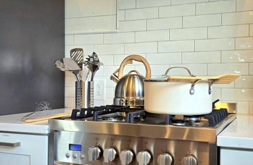 Post Falls House | Fireplace, EV Charger, Parking, Quiet