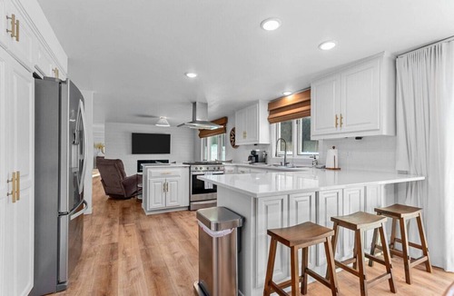 Howard House | Fireplace|Garage|Pets|King Bed!