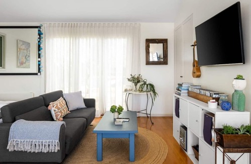 Bellbrae Apartment | Fireside Bliss Poolside Escape with Cosy Comforts