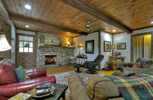 Mineral Bluff Villa | Fireside Bluff - Relax around the fire with lush views