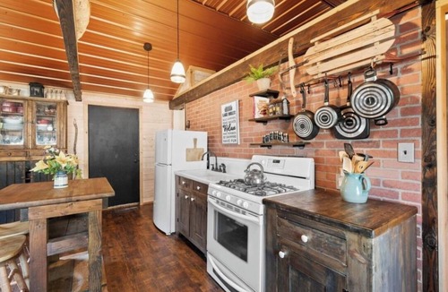 Bayview Cabin | Fireside Cabin