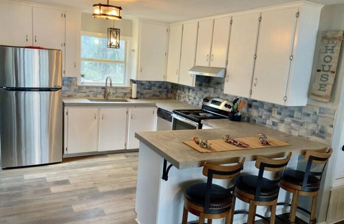 Dogwood House | Fireside & Faith cozy getaway on Lake Bob Sandlin - sleeps 6