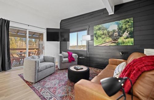 Custer Apartment | Fireside Haven - Hot Tub & Downtown Walkable