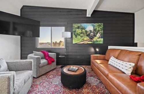 Custer Apartment | Fireside Haven - Hot Tub & Downtown Walkable