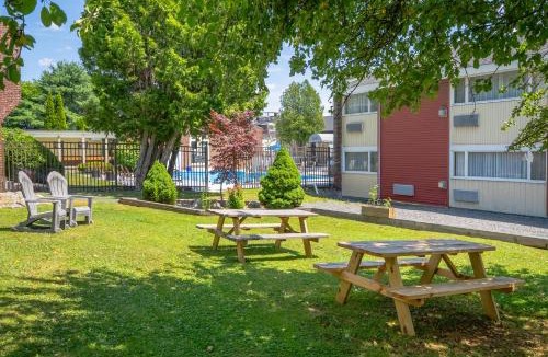 Waterville Hotel | Fireside Inn & Suites Waterville