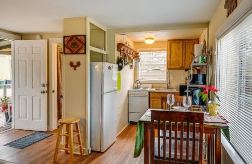 Qualla Apartment | Fireside Relaxation Pet-Friendly Whittier Getaway
