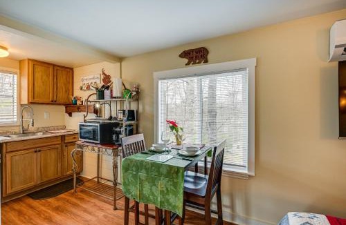 Qualla Apartment | Fireside Relaxation Pet-Friendly Whittier Getaway