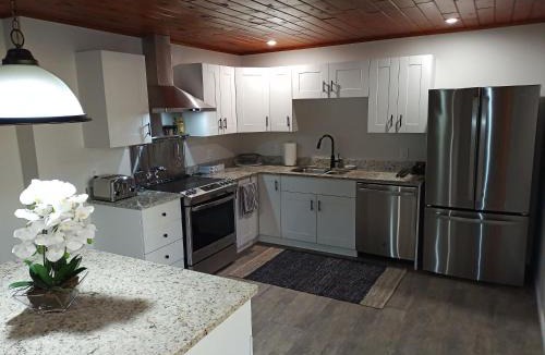 Norland Villa | Fireside - Waterfront Resort Style Executive Cottage