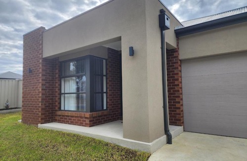 Leneva House | FIRMSTONE STAY