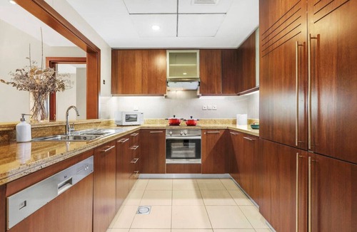 Downtown Dubai Apartment | First Class 2BR Apartment: Look at the Tall Fountains and Opera House
