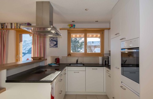 Adelboden Apartment | First-class vacation apartment with top views of the mountains.