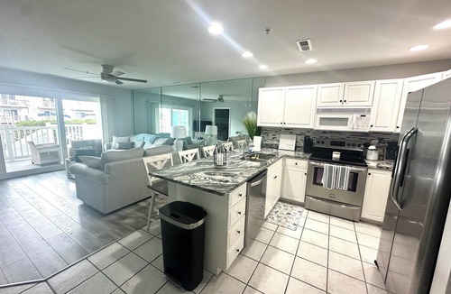 Heron Harbour Isle Condo | First Floor 3BR/2BA Waterfront Condo w/Pools! Discount and linens for 7 nights!