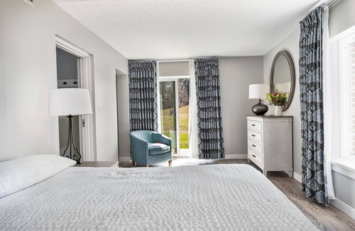North East House | First Floor Bay View Deluxe Suite