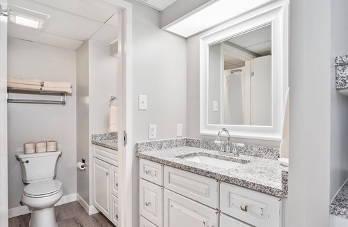 North East House | First Floor Bay View Deluxe Suite