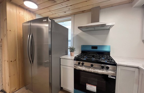Stockade Historic District Apartment | First floor BIG BEN family apartment