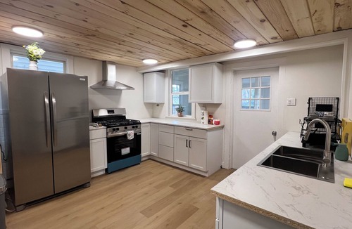 Stockade Historic District Apartment | First floor BIG BEN family apartment