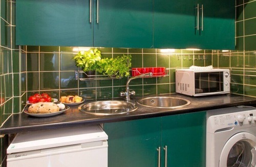 Bonnington Apartment | First floor, centrally located one-bed apartment, sleeping 4.