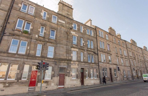 Bonnington Apartment | First floor, centrally located one-bed apartment, sleeping 4.